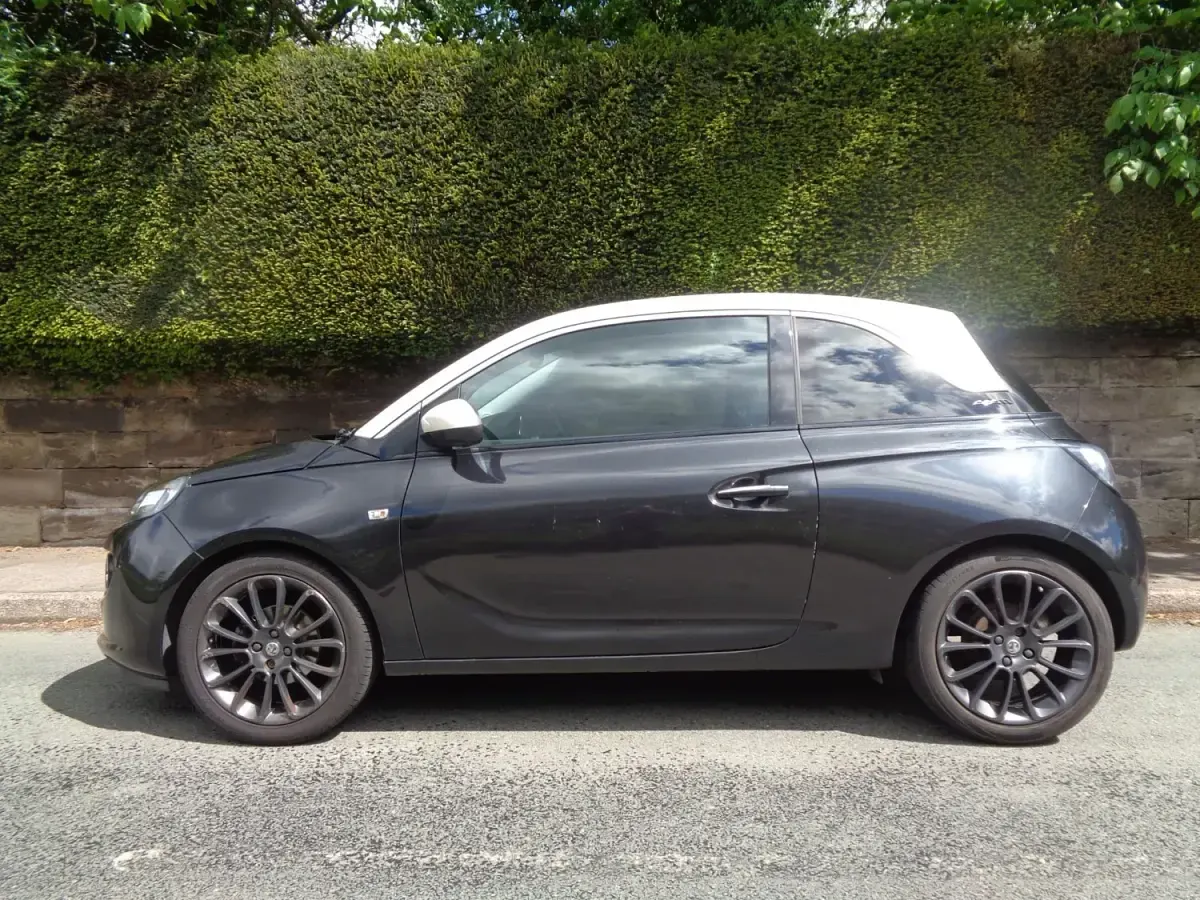 Usado Vauxhall Adam Glam 2015 Preto Citadino
