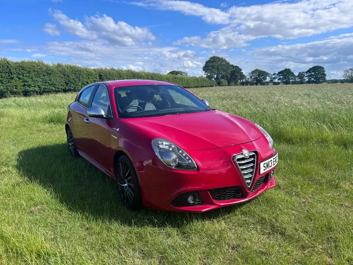 Used Alfa Romeo Giulietta 105 HP (77 kW) 2013 Red Hatchback