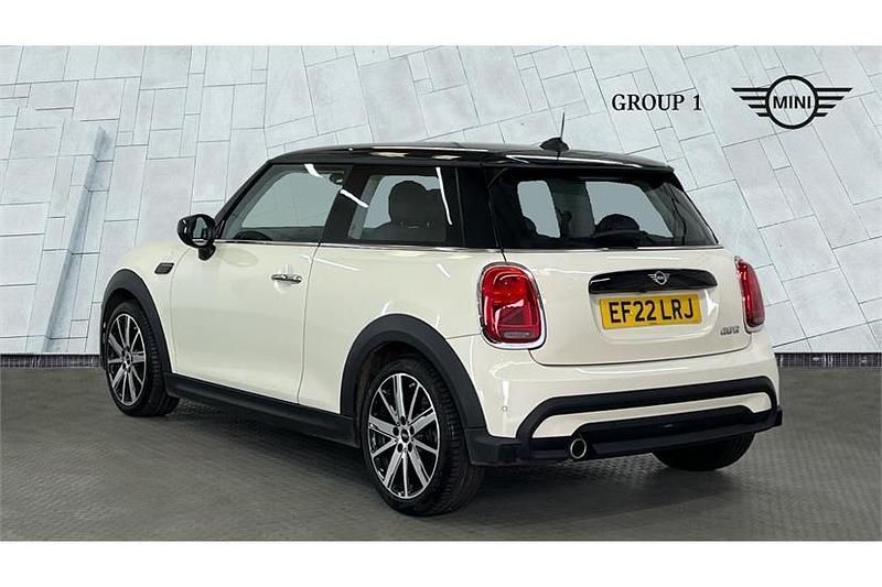 Used Mini Cooper Classic 136 HP (100 kW) 2022 White Hatchback