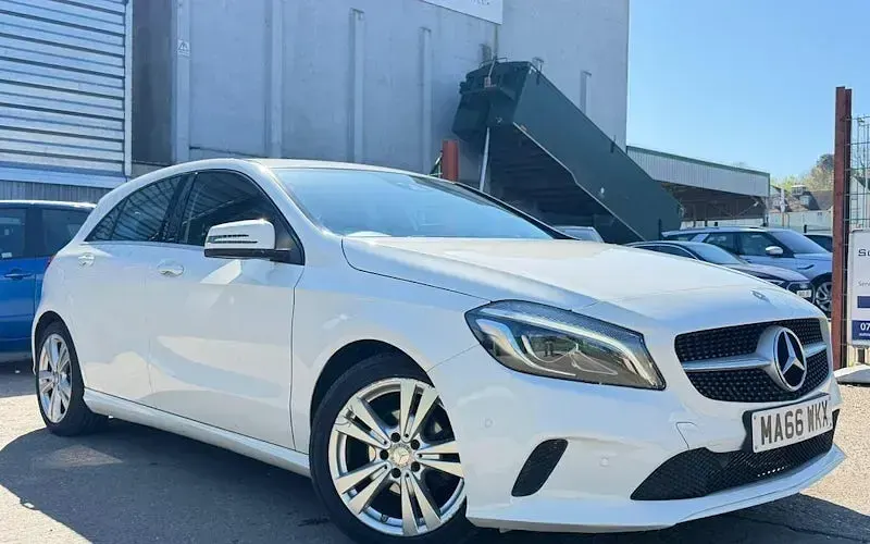 Usado Mercedes A180 Premium 109 HP (80 kW) 2018 Citadino