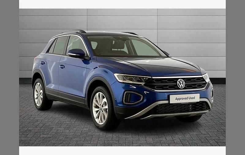Ravenna blue Used 2025 VW T-Roc Match SUV | £22,490 (Fair price) - Image 1/3