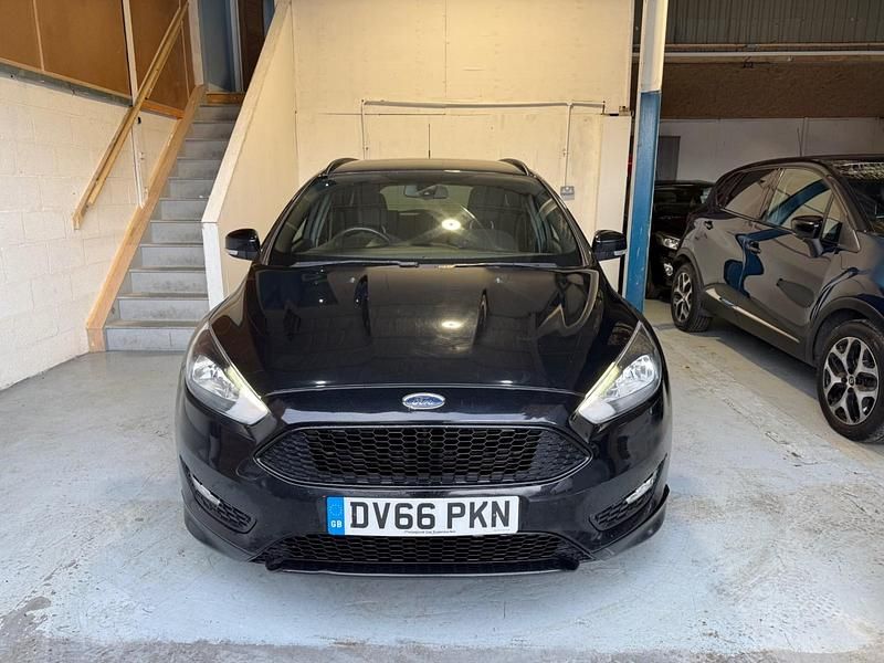 Used Ford Focus ST-Line 120 HP (88 kW) 2016 Black Estate