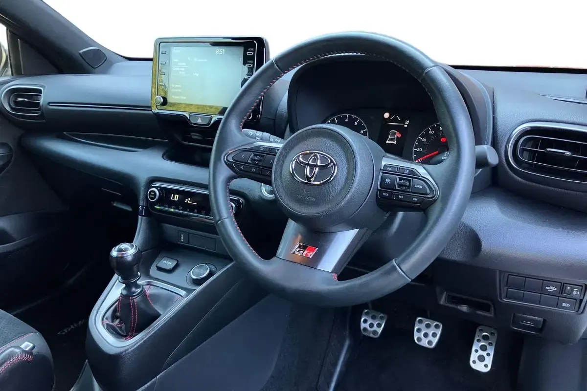 Used Toyota Yaris 272 HP (200 kW) 2021 White Hatchback