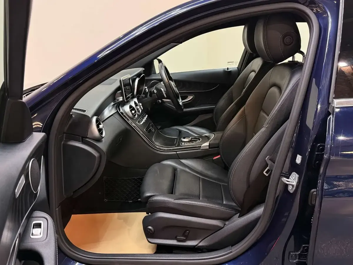 Used Mercedes C220 AMG line 170 HP (125 kW) 2018 Blue Sedan