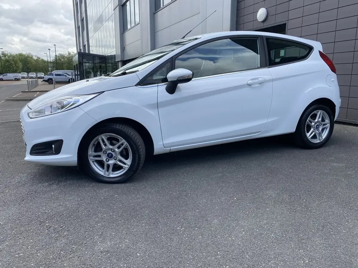 Used Ford Fiesta Zetec 82 HP (60 kW) 2013 White Hatchback