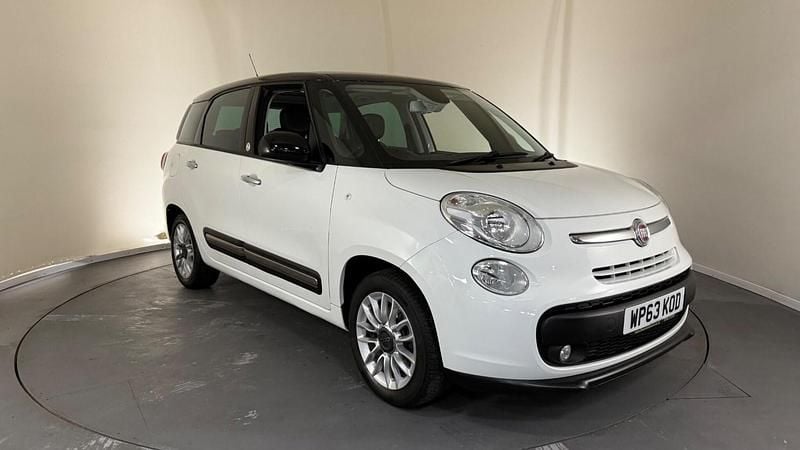 White/black Used 2013 Fiat 500L Lounge MPV | £3,750 (A bit pricey) - Image 1/4