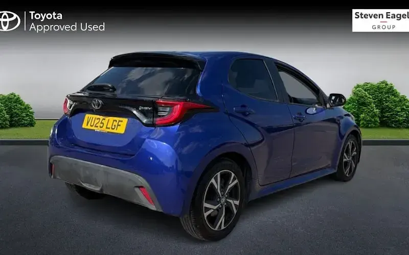 Used Toyota Yaris Design 116 HP (85 kW) 2025 Blue Hatchback