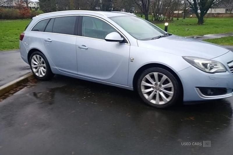 Used Vauxhall Insignia Elite 140 HP (102 kW) 2014 Silver Estate