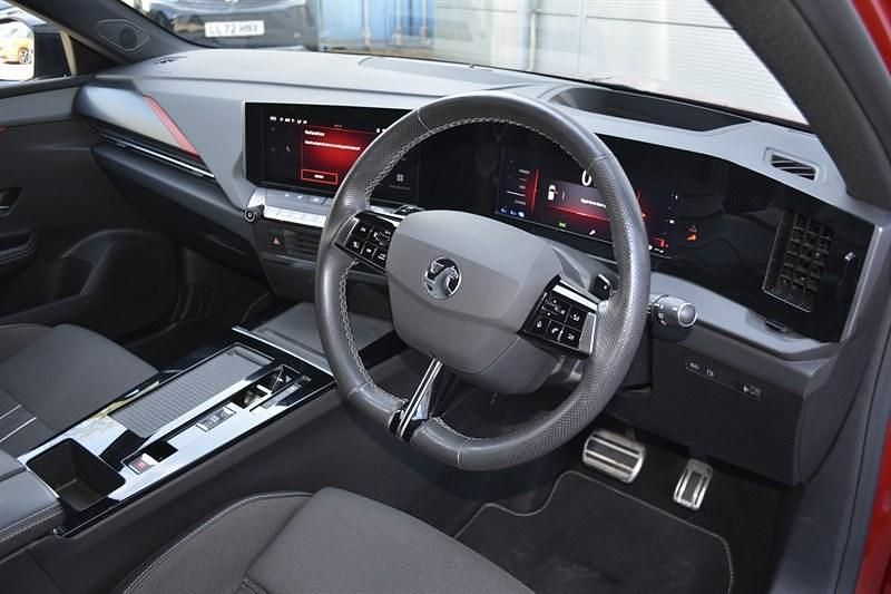 Second-hand Vauxhall Astra GS Line 180 CP (132 kW) 2022 Roșu Hatchback