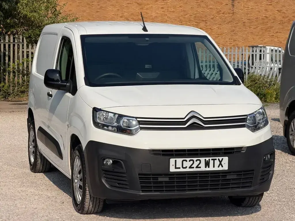 Used Citroën Berlingo 100 HP (73 kW) 2022 White MPV