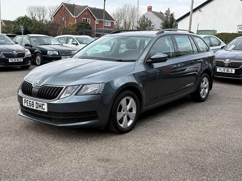 Used Skoda Octavia 115 HP (84 kW) 2018 Grey Estate