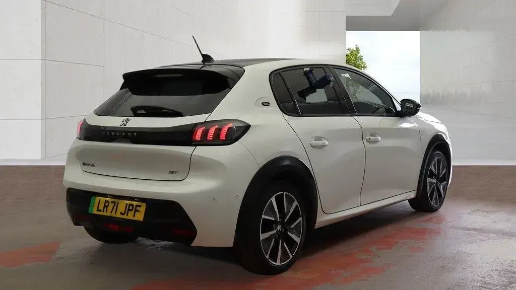 Used Peugeot e-208 Premium 100 kW (136 HP) 2021 White Hatchback
