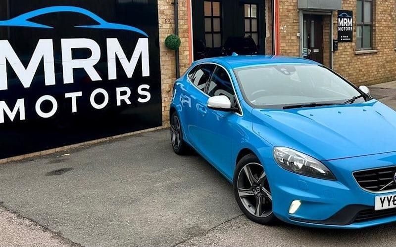 Used Volvo V40 R-Design 114 HP (83 kW) 2015 Hatchback
