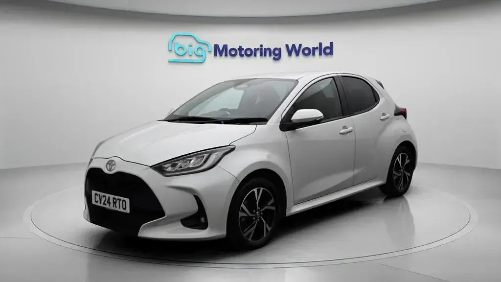 Used Toyota Yaris Design 116 HP (85 kW) 2024 White Hatchback