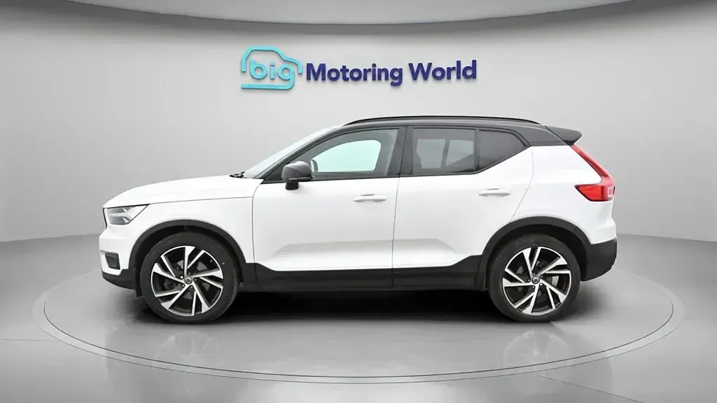 Begagnad Volvo XC40 R-Design Pro 197 HK (144 kW) 2021 Vit SUV