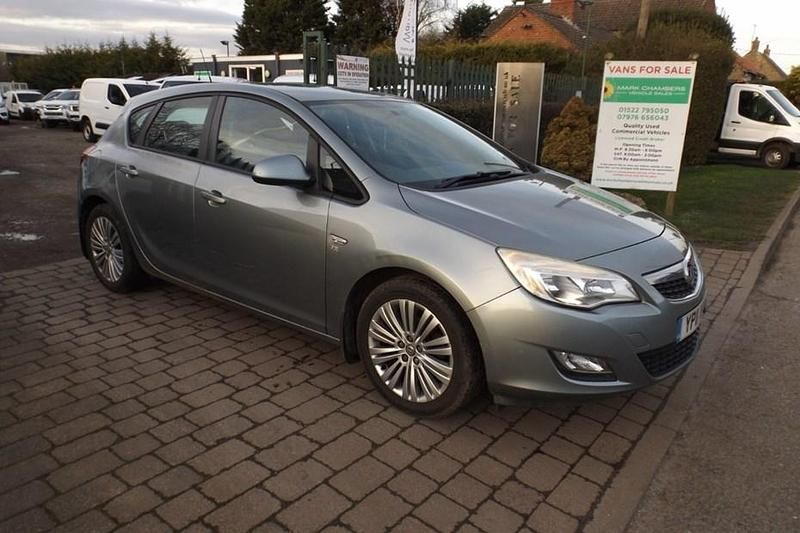 Used Vauxhall Astra Excite 115 HP (84 kW) 2011 Silver Hatchback