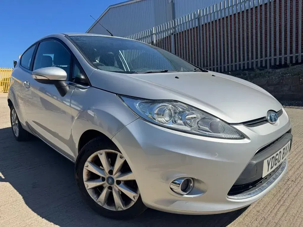 Used Ford Fiesta Zetec 96 HP (70 kW) 2010 Silver Hatchback