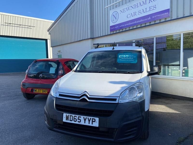 Used Citroën Berlingo 75 HP (55 kW) 2015 White MPV