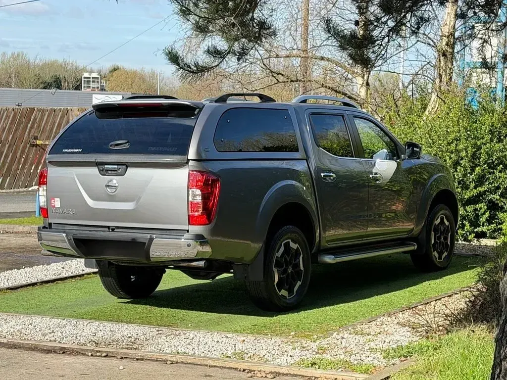 Used Nissan Navara Tekna 190 HP (139 kW) 2021 Grey Pickup