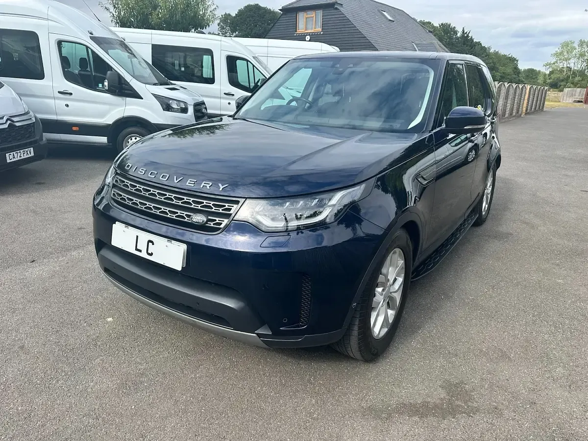 Used Land Rover Discovery SE 306 HP (225 kW) 2020 Blue SUV