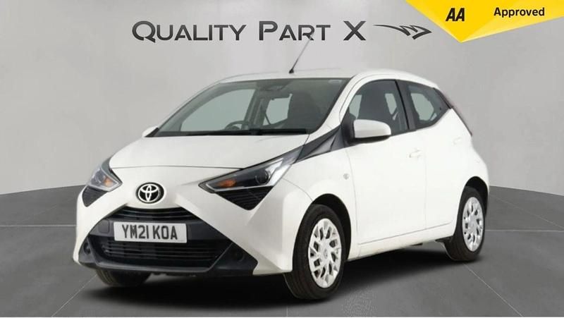Used Toyota Aygo X-play 72 HP (52 kW) 2021 White Hatchback