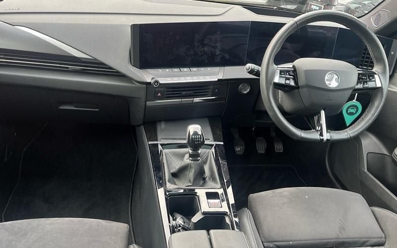 Used Vauxhall Astra Ultimate 131 HP (96 kW) 2025 Hatchback