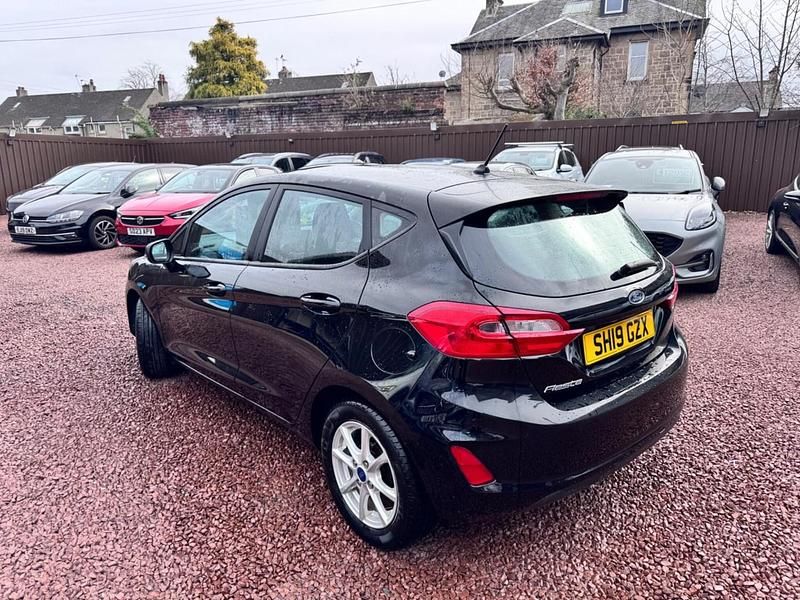 Używany Ford Fiesta Zetec 100 KM (73 kW) 2019 Czarny Hatchback