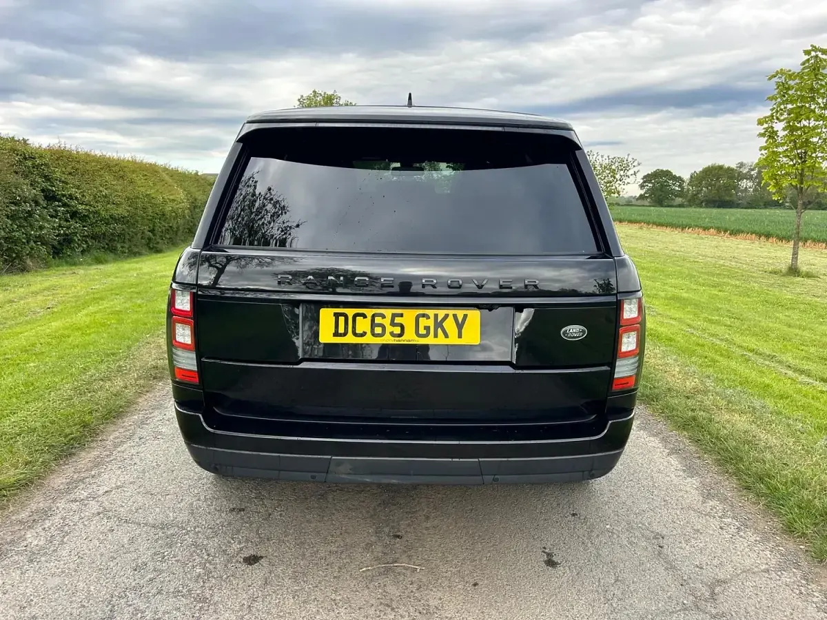 Begagnad Land Rover Range Rover Vogue 306 HK (225 kW) 2015 Svart SUV