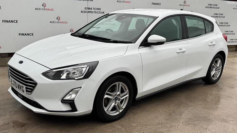 Used Ford Focus Zetec 120 HP (88 kW) 2020 White Hatchback