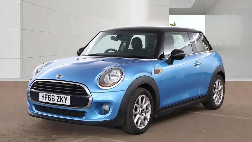 Begagnad Mini Cooper Hatch 2016 Blå Halvkombi