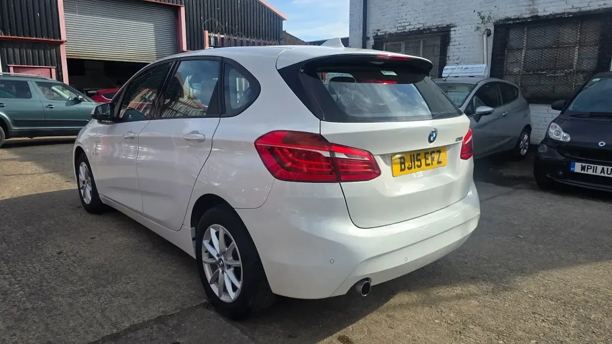 Used BMW 218 2015 White Hatchback