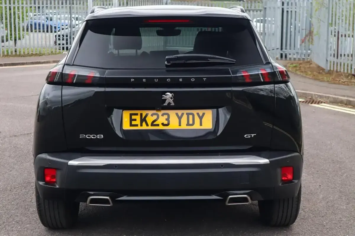 Usado Peugeot 2008 GTi 129 HP (94 kW) 2023 Preto SUV
