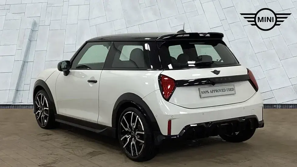 Used Mini Cooper Hatch 113 kW (154 HP) 2025 White Hatchback