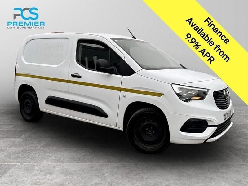White Used 2020 Vauxhall Combo Sportive MPV | £5,500 (Good price) - Image 1/3
