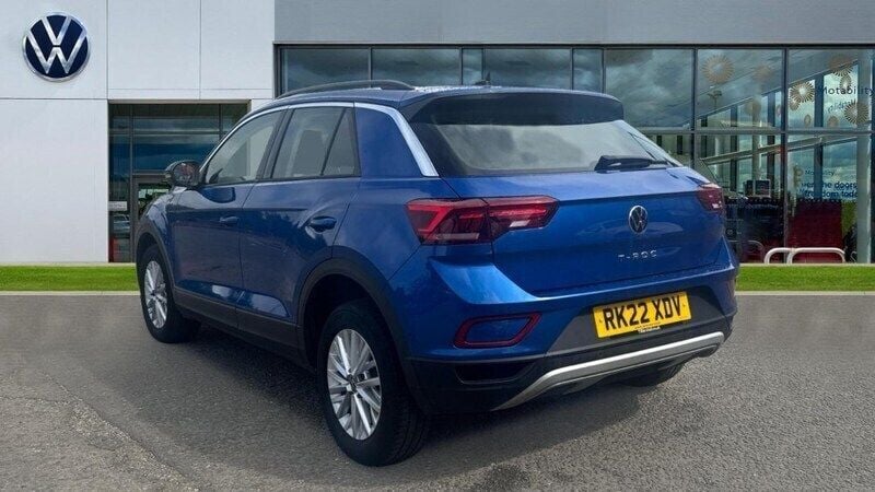 Used VW T-Roc Life 110 HP (80 kW) 2022 Ravenna blue metallic  SUV