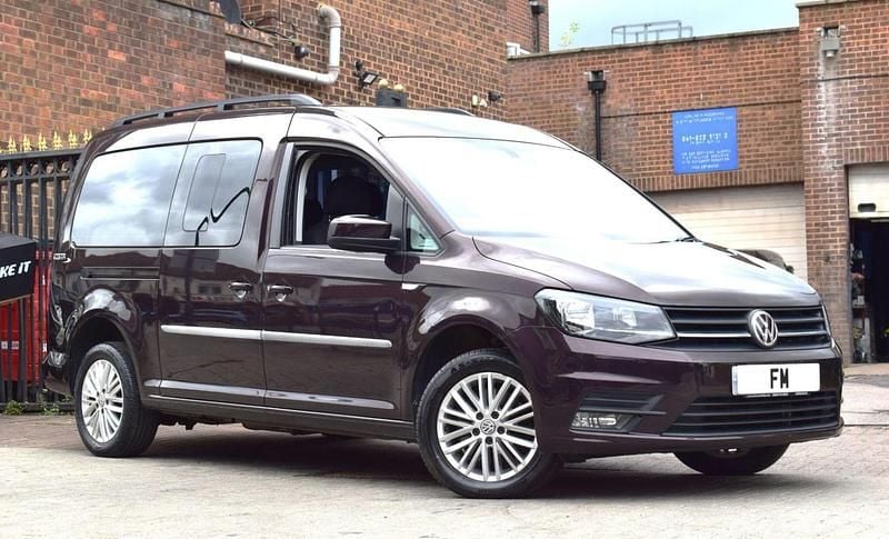 Mauve/purple Used 2018 VW Caddy Maxi Life Life MPV | £14,850 (Fair price) - Image 1/3