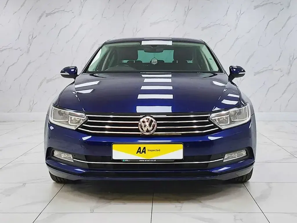 Usado VW Passat Business 120 HP (88 kW) 2017 Azul Sedan