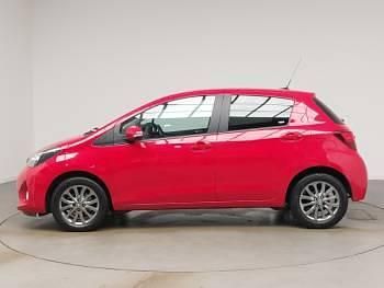 Używany Toyota Yaris 99 KM (72 kW) 2017 Czerwony Hatchback