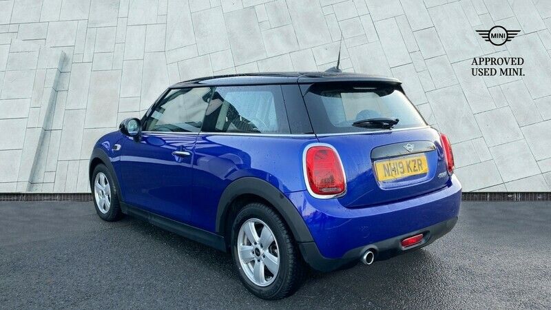 Used Mini Cooper Classic 134 HP (98 kW) 2019 Blue Hatchback