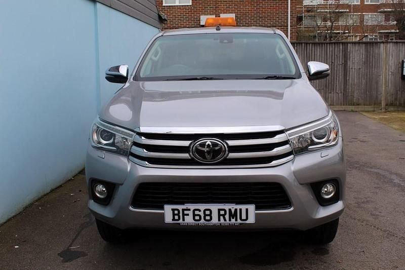 Used Toyota HiLux 150 HP (110 kW) 2018 Silver Pickup