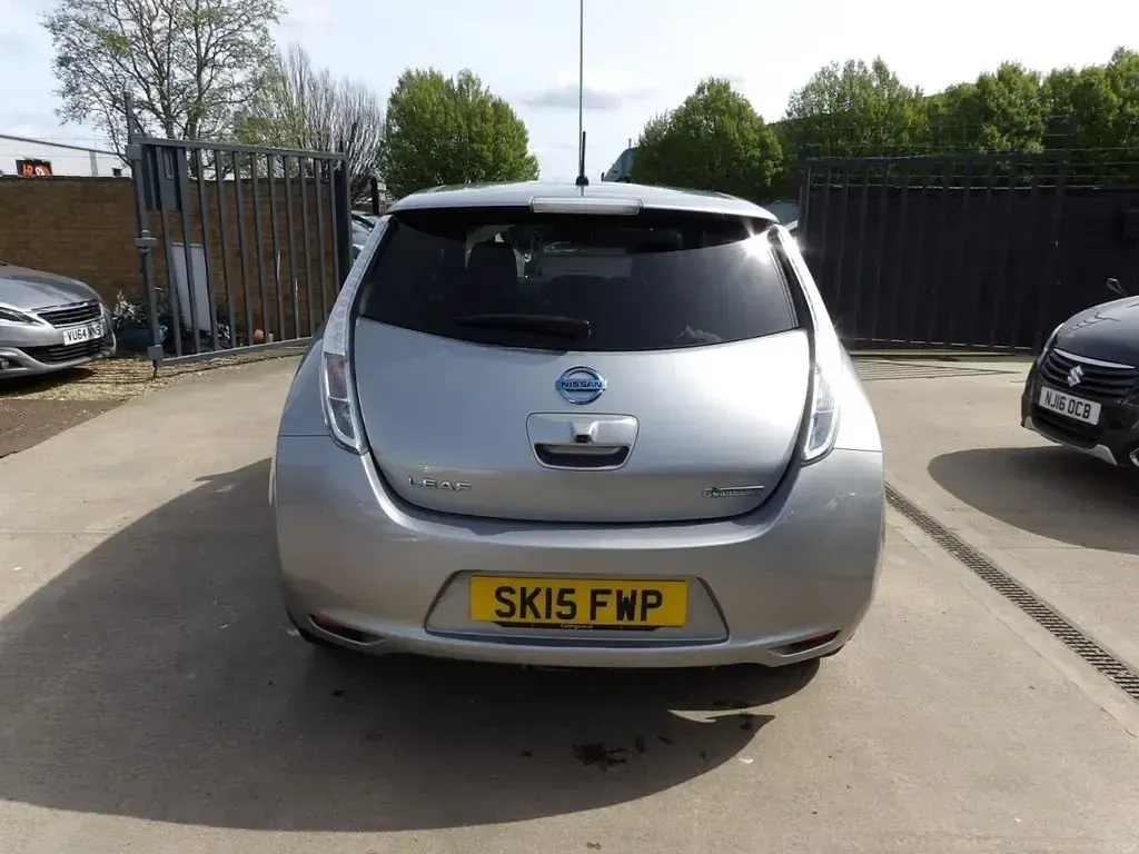 Used Nissan Leaf Tekna 80 kW (109 HP) 2015 Silver Hatchback