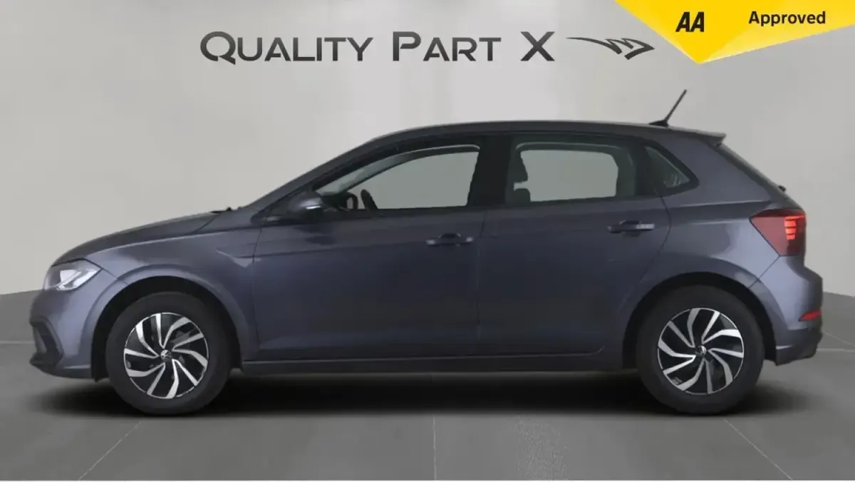 Begagnad VW Polo Life 2023 Grå Halvkombi