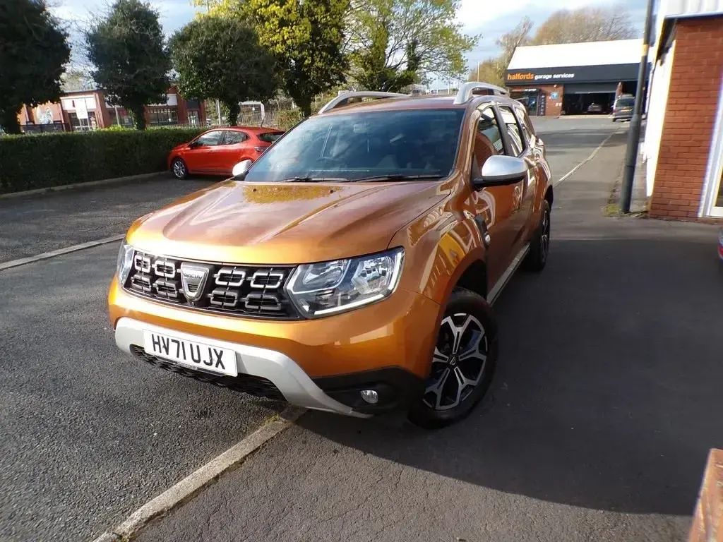 Begagnad Dacia Duster Prestige 90 HK (66 kW) 2021 Orange SUV