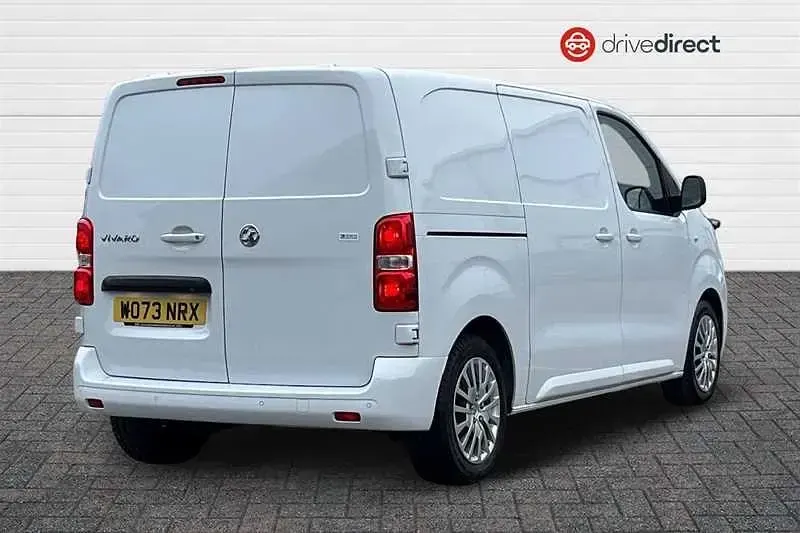 Usado Vauxhall Vivaro S 120 HP (88 kW) 2024 Branco Monovolume