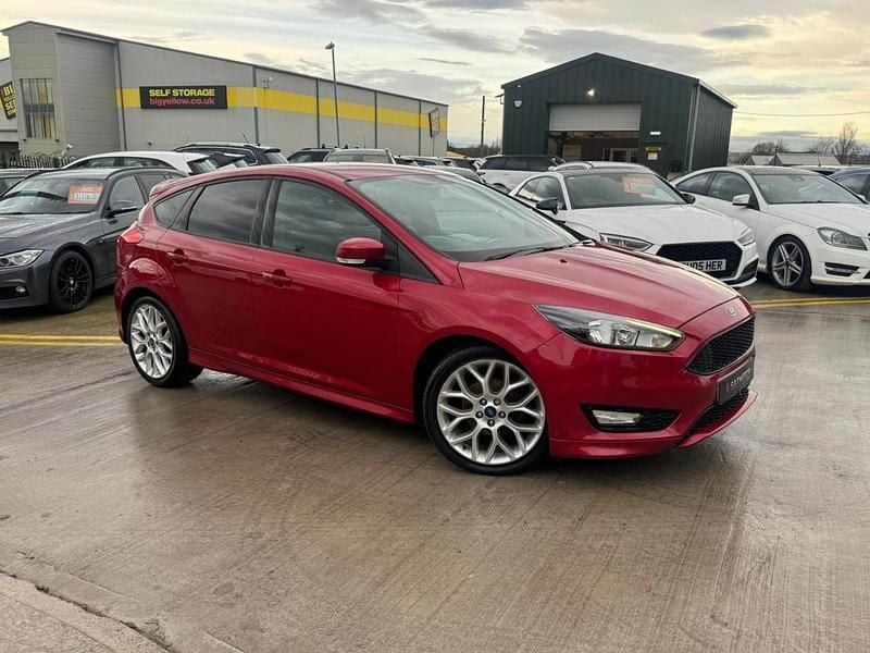 Used Ford Focus ST-Line 120 HP (88 kW) 2017 Red Hatchback