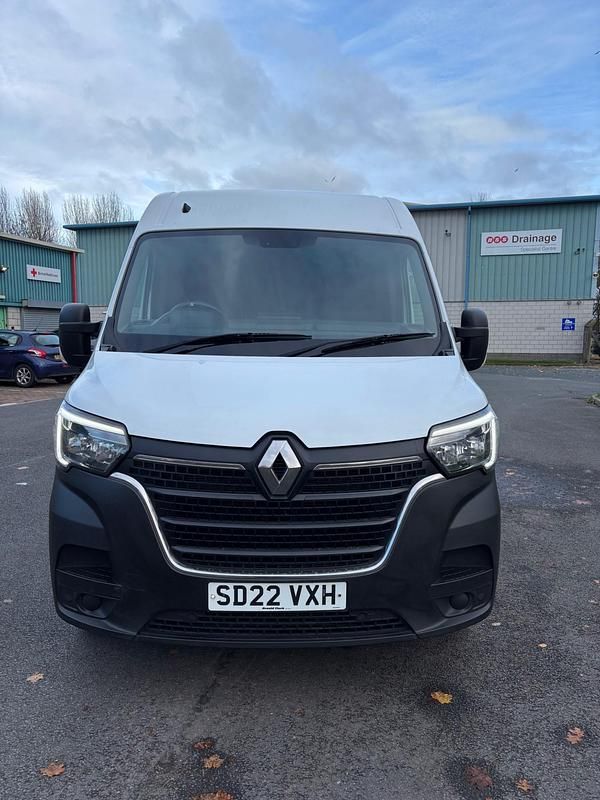 White Used 2022 Renault Master Business Van | £12,500 (Fair price) - Image 1/4