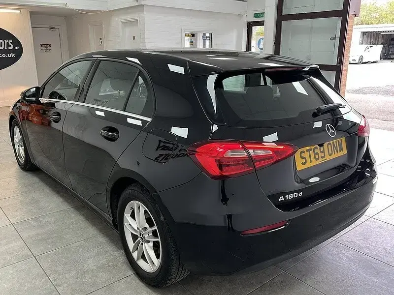 Used Mercedes A180 SE 116 HP (85 kW) 2020 Black Hatchback