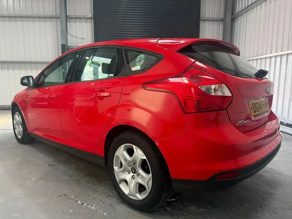 Used Ford Focus 105 HP (77 kW) 2014 Red Hatchback