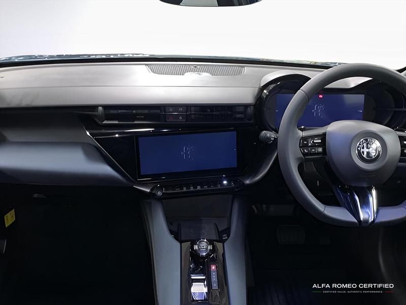 Used Alfa Romeo Junior 134 HP (98 kW) 2025 Blue SUV