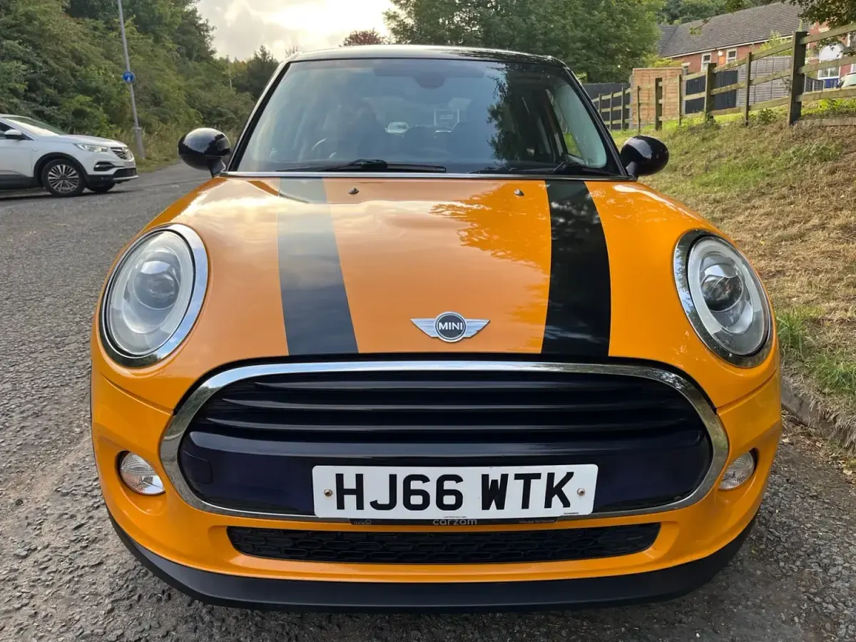 Begagnad Mini Cooper Hatch 2016 Orange Halvkombi
